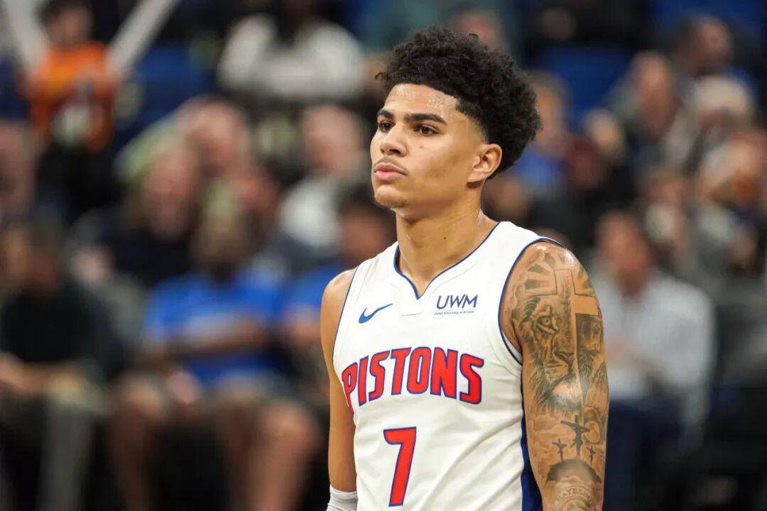 拒绝回欧洲！24岁的基利安海斯，还能留在NBA吗