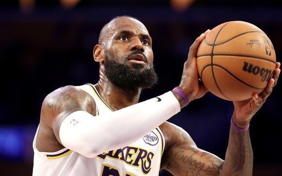 劳模！自进入联盟以来詹姆斯的出场时间超出任何球员20000+分钟