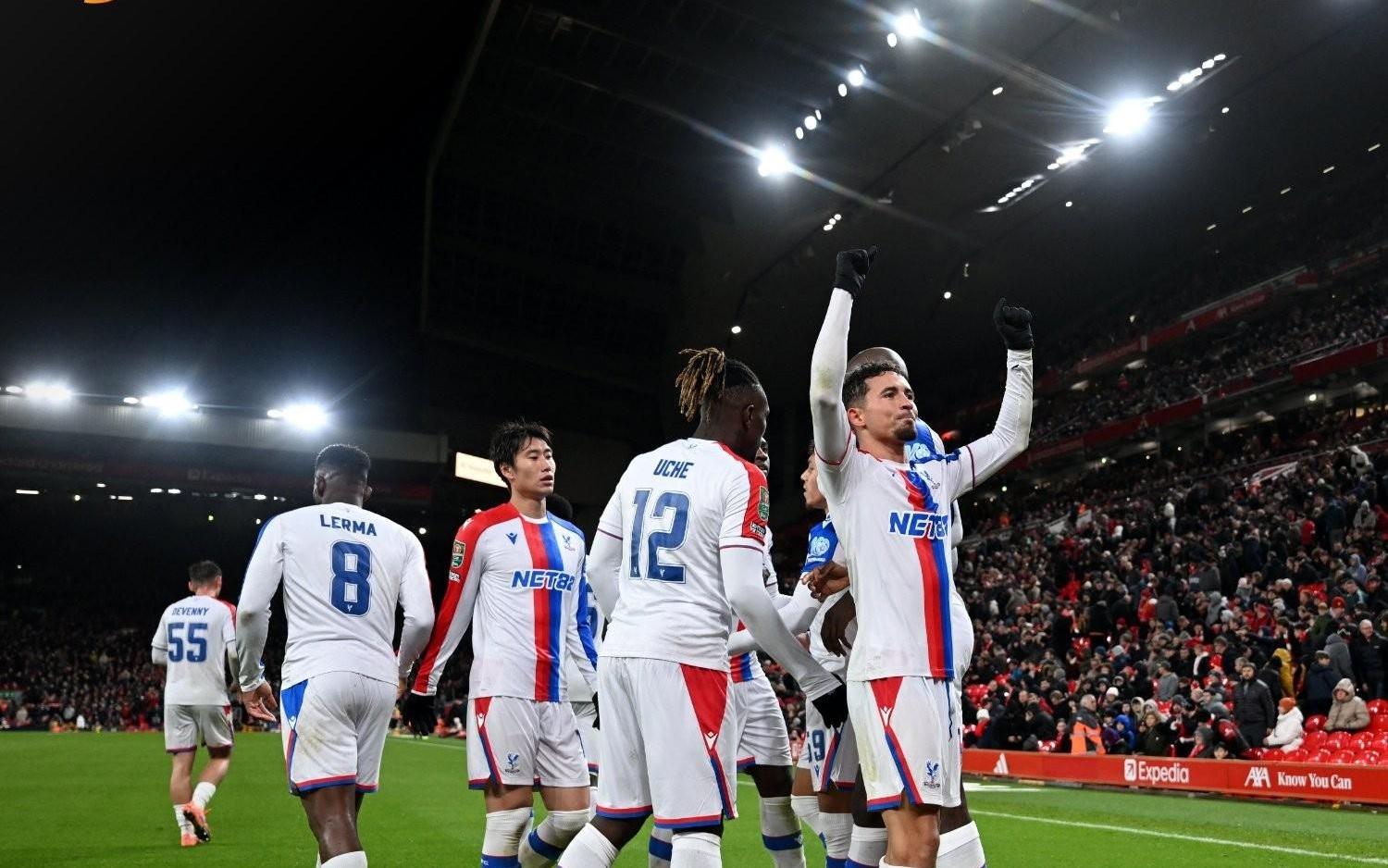 自1934年后，利物浦首次在安菲尔德于国内杯赛以三球差距失利