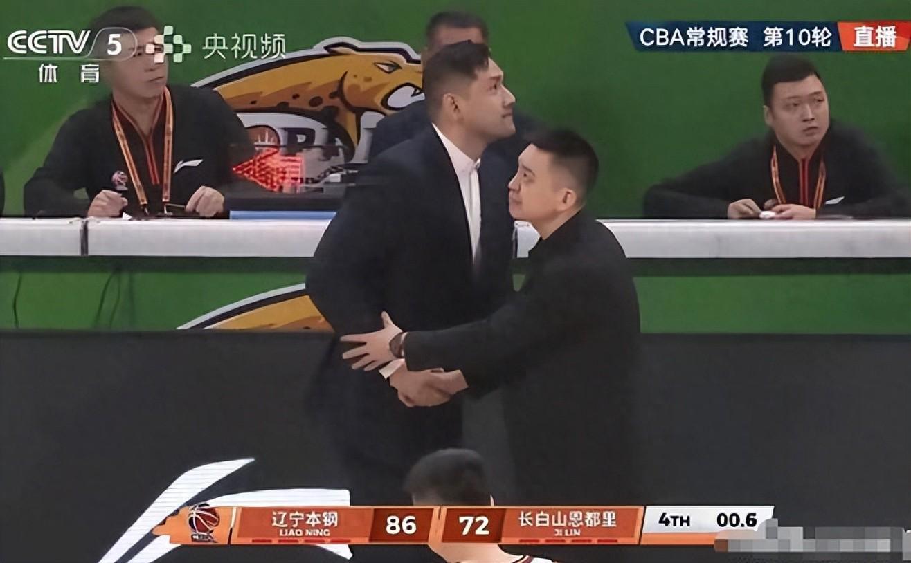 故意放水雪藏当家球星遭四连败，球迷怒斥：输也不是这样演的