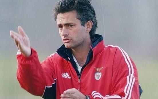 起点本菲卡！2000年37岁穆帅初出茅庐：3年夺欧联4年欧冠5年英超