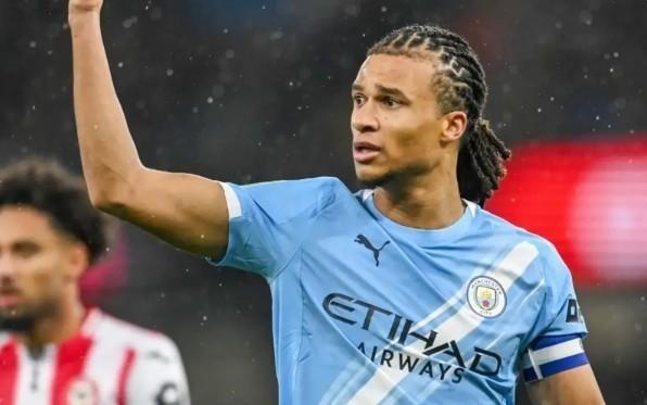 记者：曼城后卫阿克不希望冬窗租借至西汉姆联