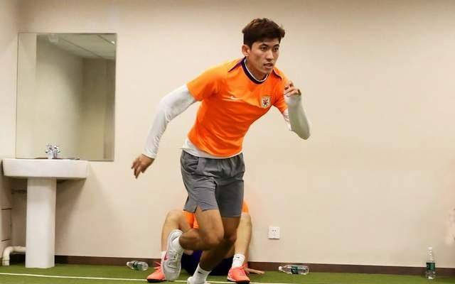 泰山外租7将回归，小德用冬训打动韩鹏与段刘愚竞争中场传帮带