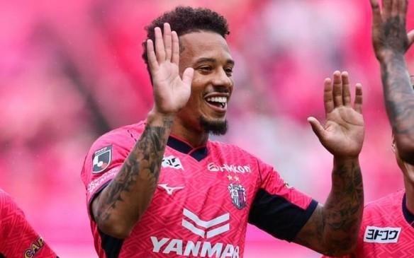 记者：联赛结束后海港队的人就说过，申花队要买拉斐尔拉唐