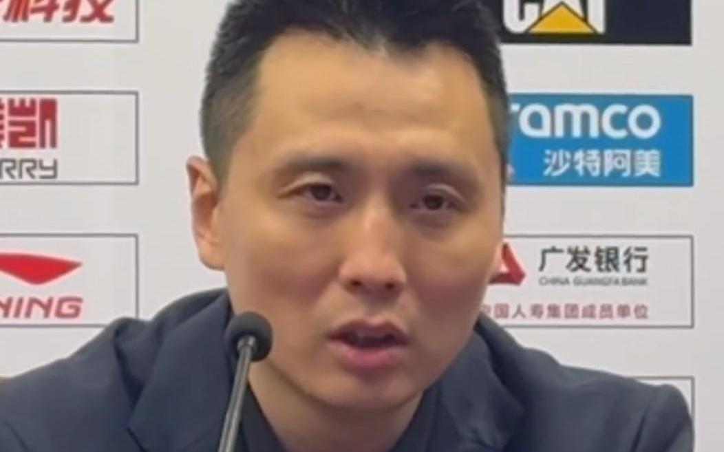 卢伟：现在球队的状态比赛季初好不少，出现问题要一步步解决