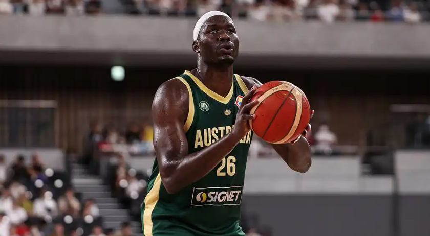 12分钟9分3板，能防敢拼，CBA出品，场均4.2分却是杨瀚森劲敌