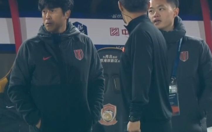 中超争冠太离谱！前三集体刹车，蓉城错