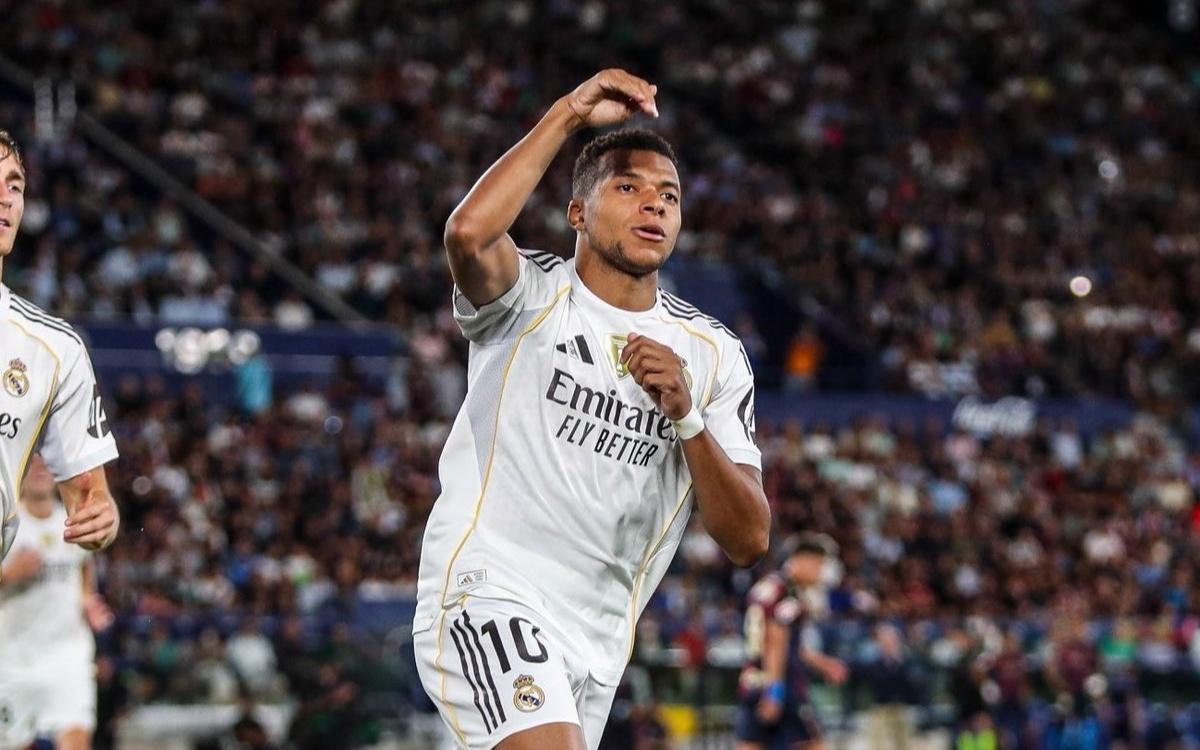 姆巴佩是继小罗、C罗之后，首位连续四场国家德比破门的球员