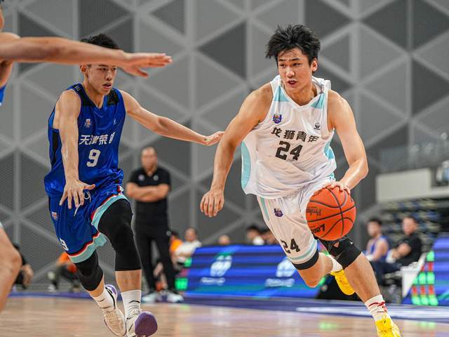 轰31+10！中国男篮又一20岁2米新星崛起：连夺MVP接班崔永熙吗