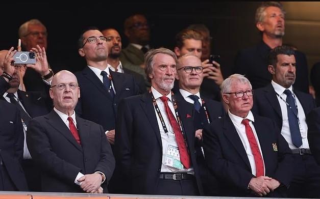 邮报：格雷泽家族对曼联要价超66亿美元，目前不急于出售