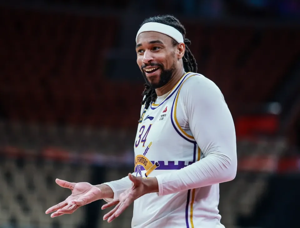 送走萨林杰又来个刺头！周鹏拿他没办