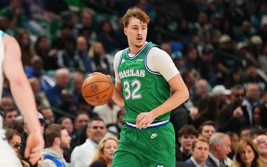 弗拉格生涯之夜49+10克努佩尔34分黄蜂客场险胜独行侠