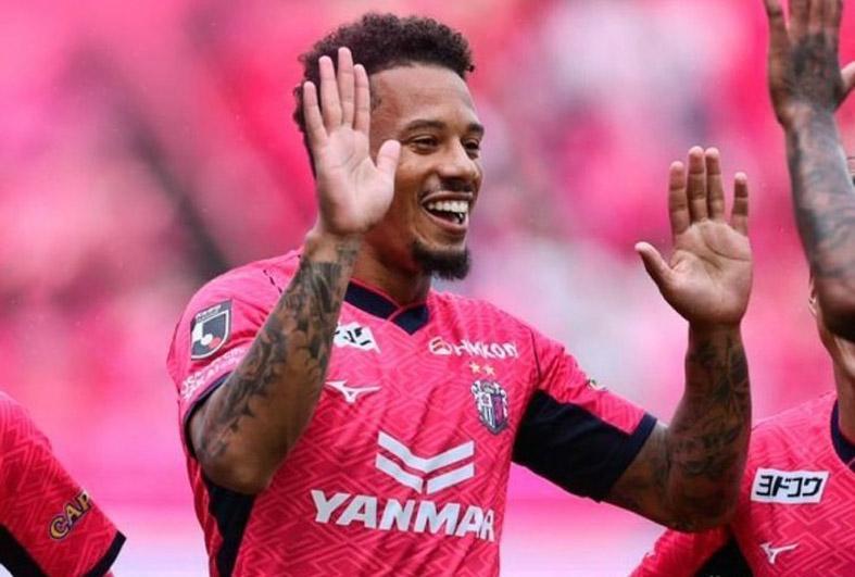 申花拼了！三年肥约锁定23球打工皇帝沪京鲁滇五虎争冠蓉城保级