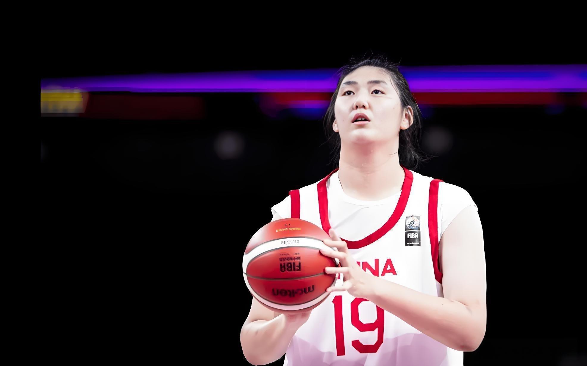 山东女篮主帅：我们正在全力争取签下张子宇，还有细节需洽谈