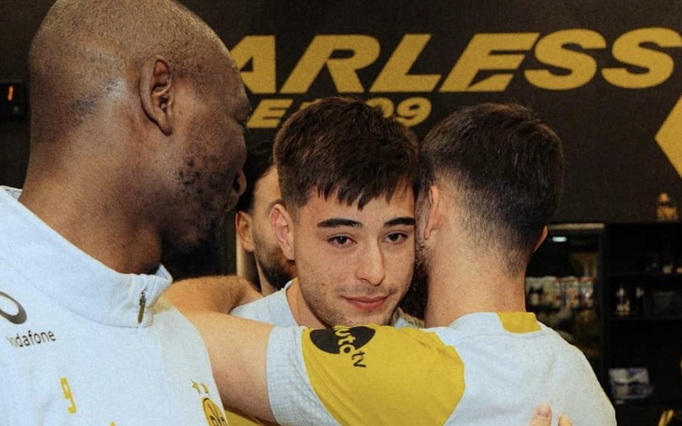 不舍，安塞尔米诺在与多特队友告别时流下了泪水