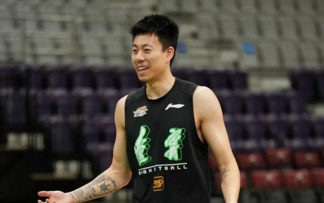 正式确定！CBA第一前锋完成转会，携手王哲林，全力冲击总冠军