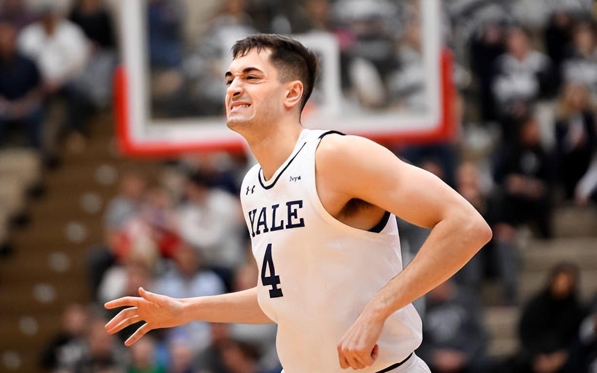 快船签下前耶鲁大学头号球星，但他在夏季联赛中的表现堪称灾难