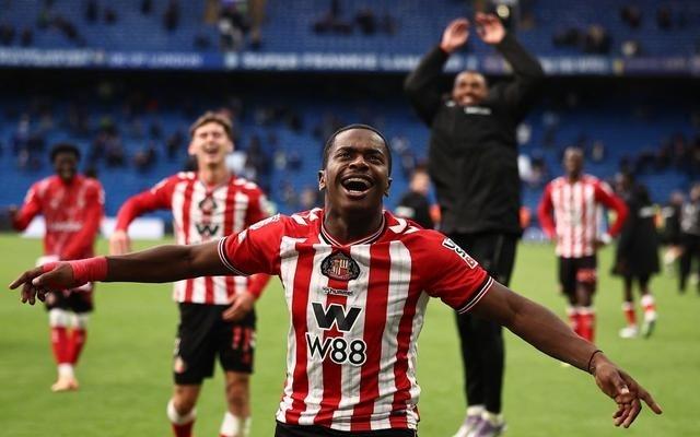 英超神奇1夜!曼联42三连胜!反超4连败利物浦!黑猫绝杀切尔西