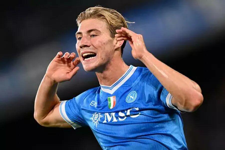 曼联4400万卖霍伊伦德基本谈妥！转会巨头志得意满，承诺继续买人