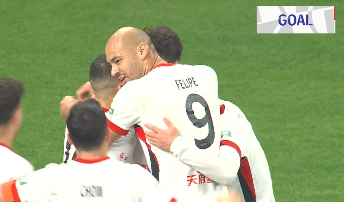 20分钟2球领先！韦世豪头球破门弑旧主+siu庆祝