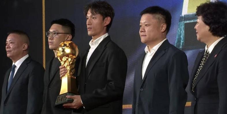 海港竟无一获奖！王燊超高情商泰山荣膺四项奖最佳主帅落户中原