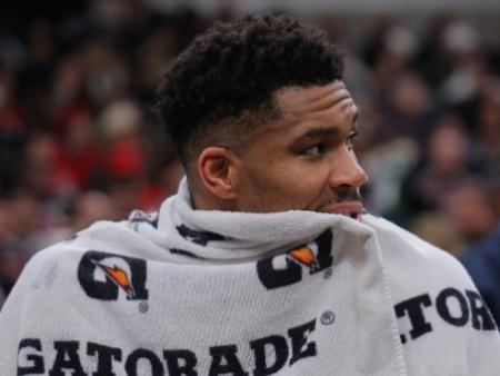 3消息：字母哥申请交易，亚当斯赛季报销，勇士得到嘴哥正向反馈