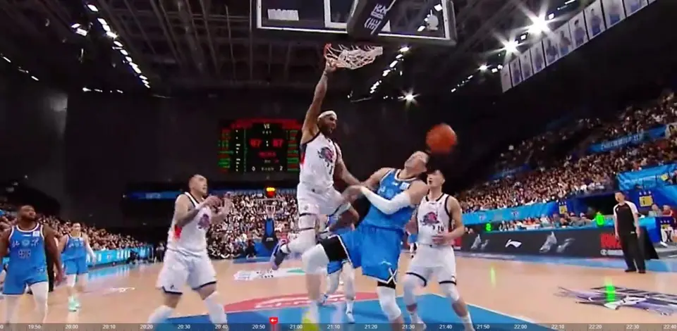 被隔扣+绝杀！男篮一哥打出最差一季，球迷：广东甩掉他太正确