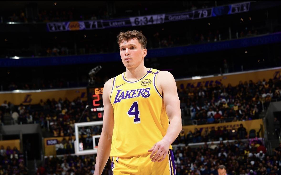 克内克特：对位斯玛特若能得分，比赛碰到任何人都有自信