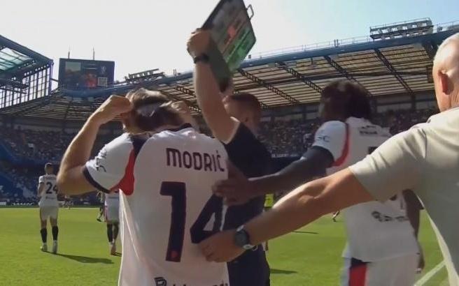 金球先生来了！莫德里奇下半场替补登场，上演米兰首秀！