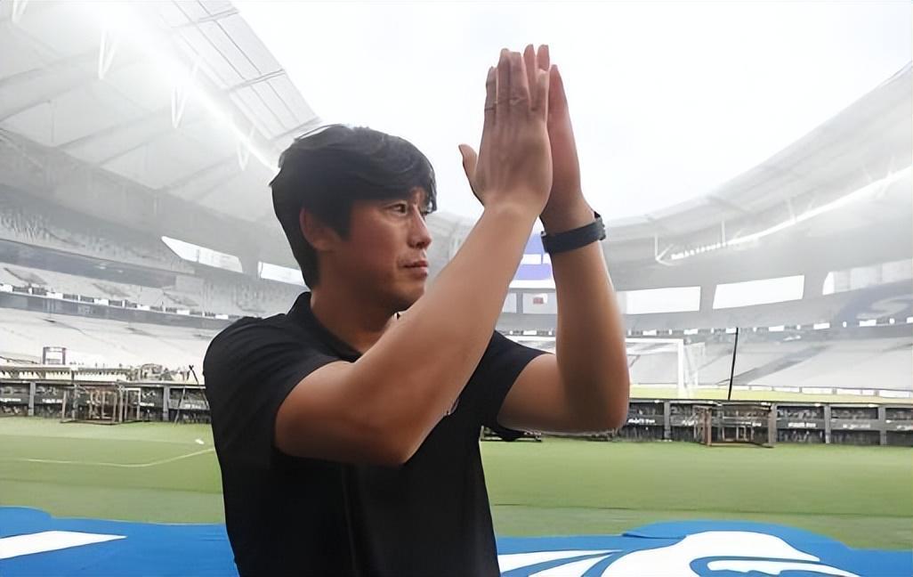 徐正源已重返成都蓉城！球迷自发接机送花，俱乐部也准备好大礼