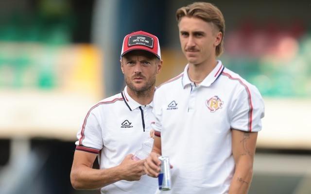 赛前三罐红牛38岁瓦尔迪上演意甲首秀，队友模仿其赛前喝红牛