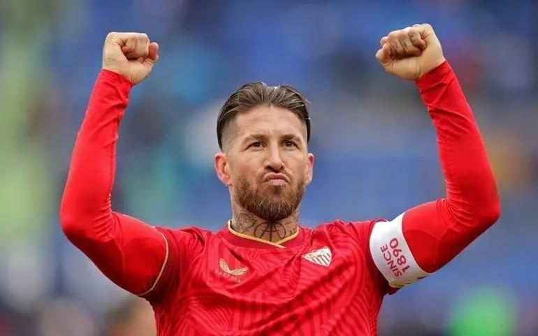 六台：拉莫斯抵达塞维利亚，将与股东商讨收购俱乐部事宜