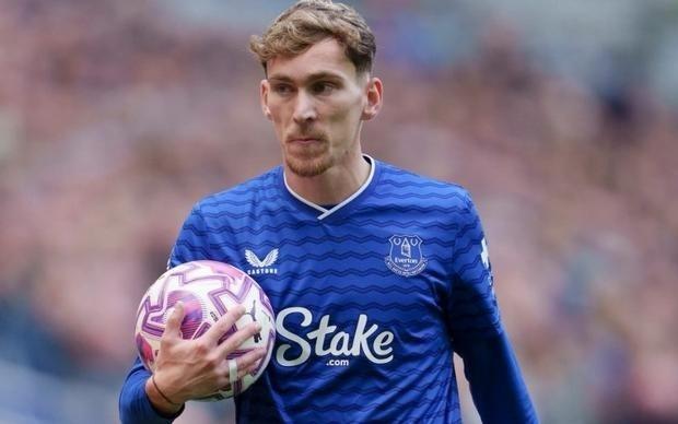 记者：维拉、森林、纽卡争夺明夏合同到期的埃弗顿中场加纳