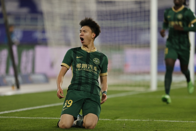 9场6球，王钰栋已经成为18岁年龄段的