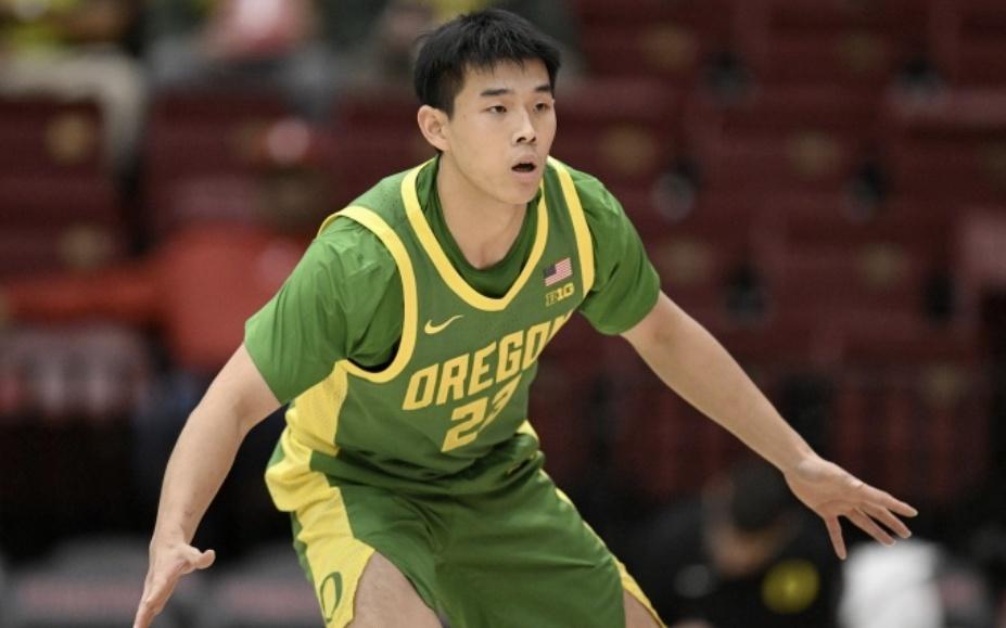 男篮小威少惨遭弃用！CBA得分王打不过美国大学生，打了谁的脸