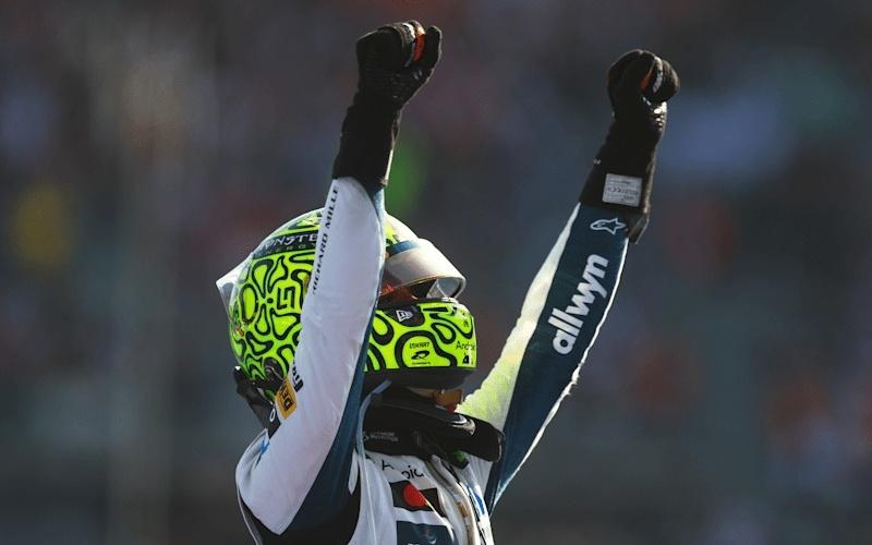 墨西哥站起步“大乱斗”！诺里斯杆位