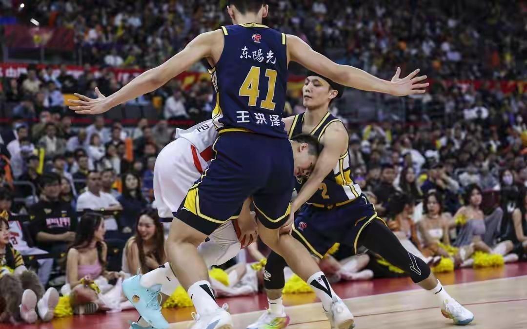 萨林杰17分CBA广东9794力克广州威金顿25分