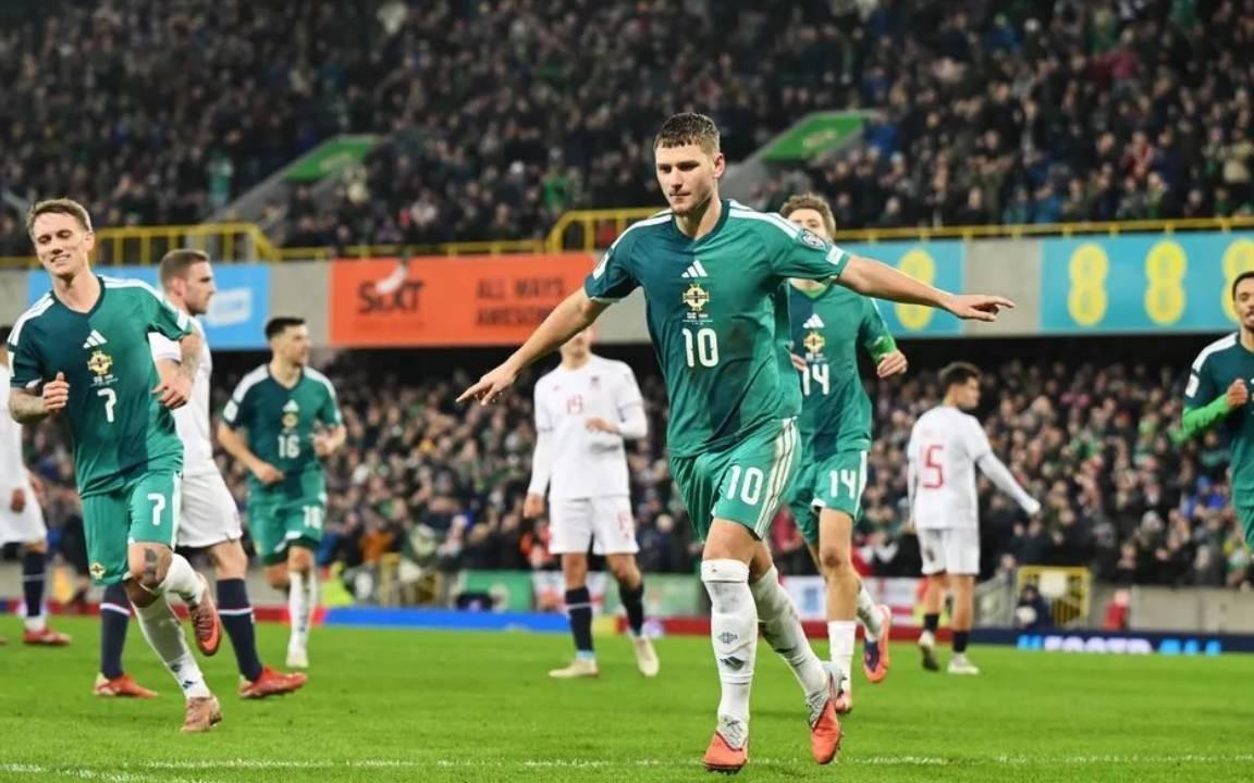 北爱尔兰小将唐利：在热刺时凯恩帮了我很多，这让我喜欢回撤