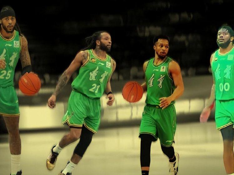 杰隆布朗奥利弗先归队大莫小龙也快了,备战俱乐部杯,杨鸣考察1人