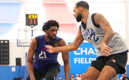 纳斯：恩比德今日训练状态不俗展现了其应有的水准