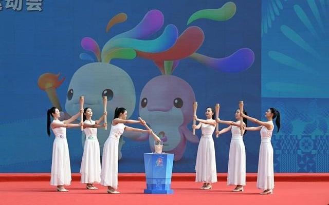 1522米深的海底燃冰成炬十五运会火