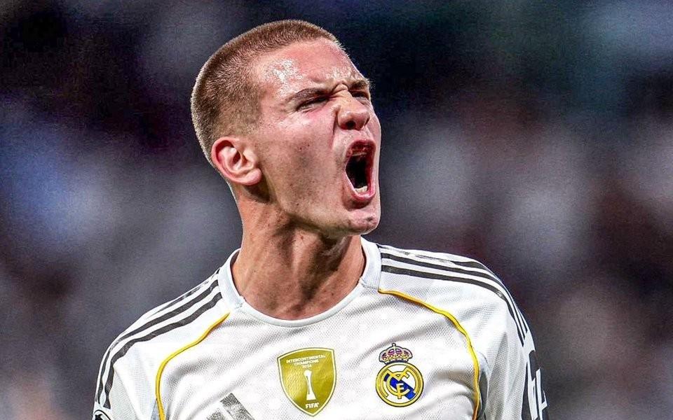 右脚破门，皇马前锋马斯坦托诺斩获欧冠生涯首球