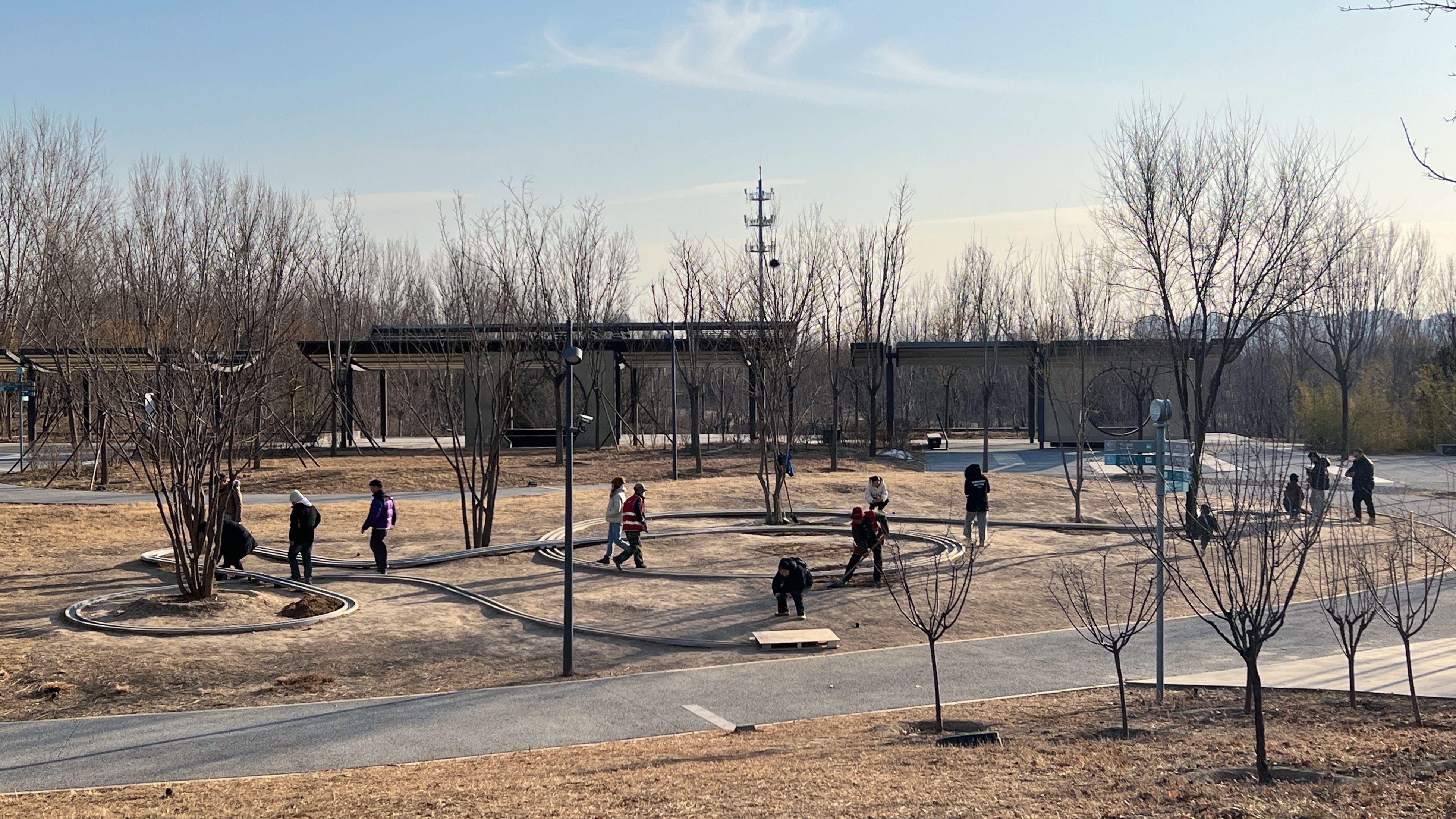 温榆河公园“宠粉听劝”：爆火的四驱车赛道升级新增“高架桥”