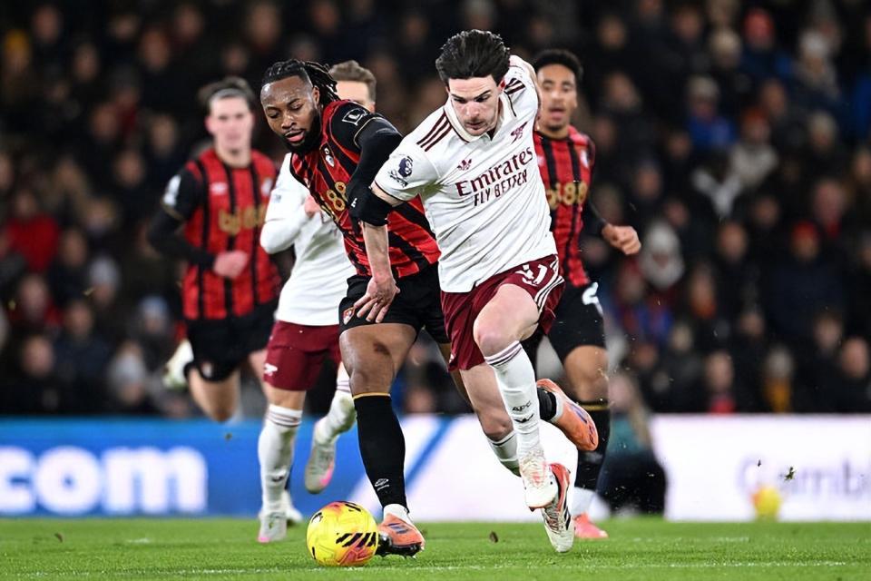 顶住看戏！铁卫自救真核双响，枪手客场逆转小樱桃，坐看双蓝大战