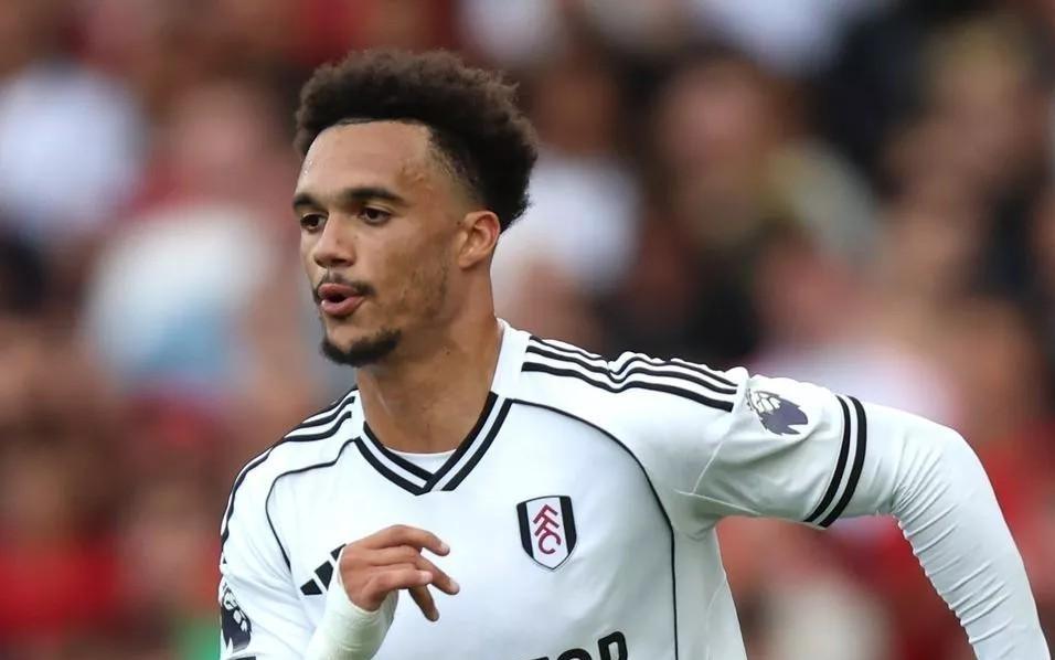 回应PGMOL，富勒姆后卫罗宾逊：英超裁判标准已经糟糕太久了