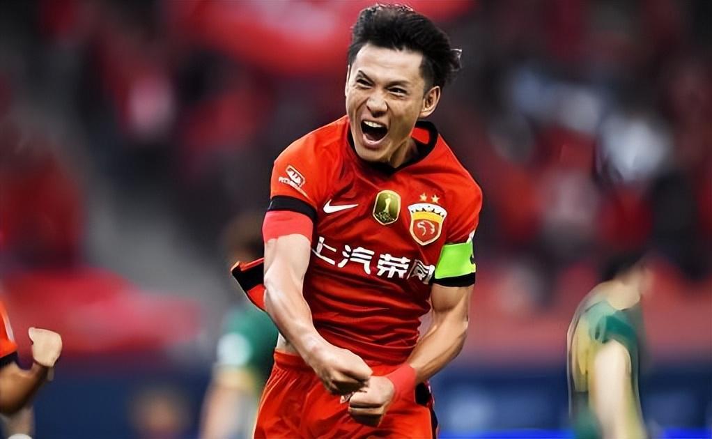 荣昊再次来到山东足坛踢球，新东家首秀就带队战平，引发热议