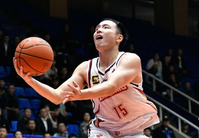 3年1800万！浙江男篮官宣：王奕博注册问题圆满解决顶薪转会青岛