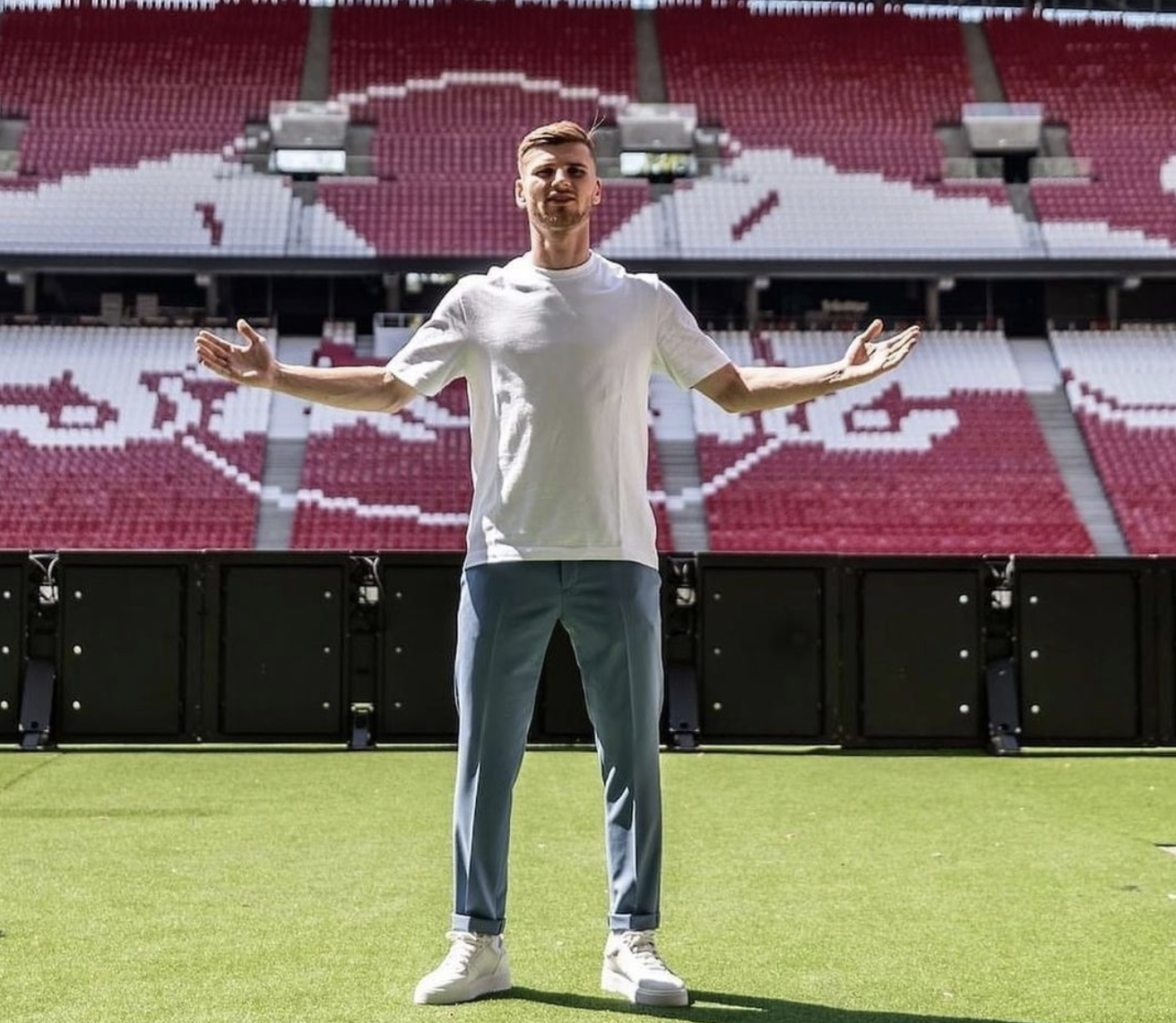 切尔西庆幸放走他：29岁就无球可踢！巅峰身价8000万，如今500万