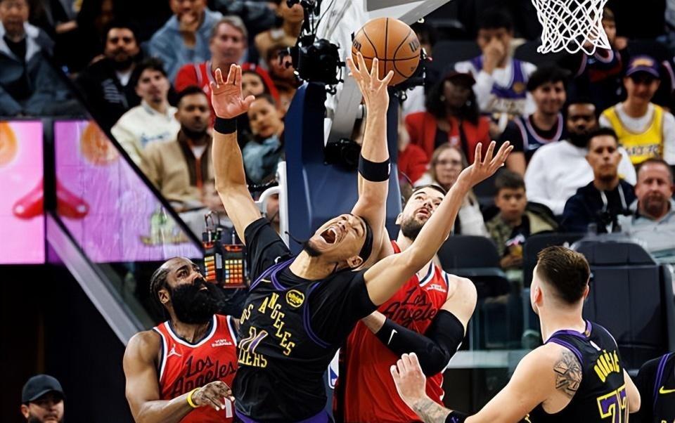 只是能力有限而已！湖人替补中锋好歹在比赛态度方面值得肯定