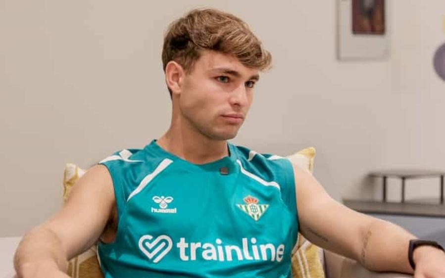 贝蒂斯后卫：和安东尼比赛让我踢得更容易，只需传球剩余就交给他